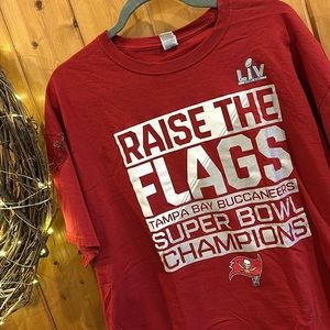 Tampa Bay Buccaneers Raise the Flags LIV  Super Bowl Champions sz XL